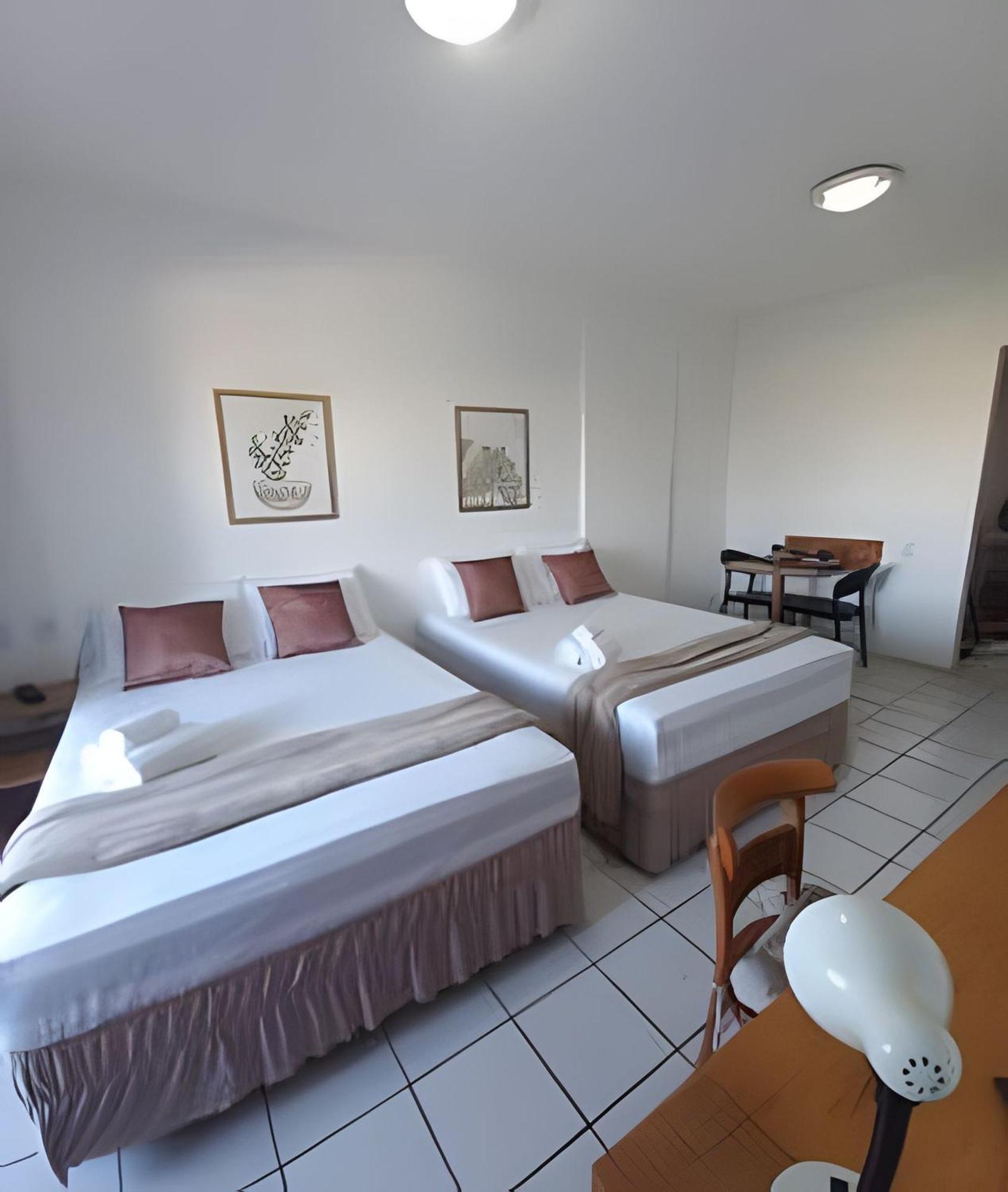 Na Do Meio | Piscina E Garagem | Proximo Ao Centro *