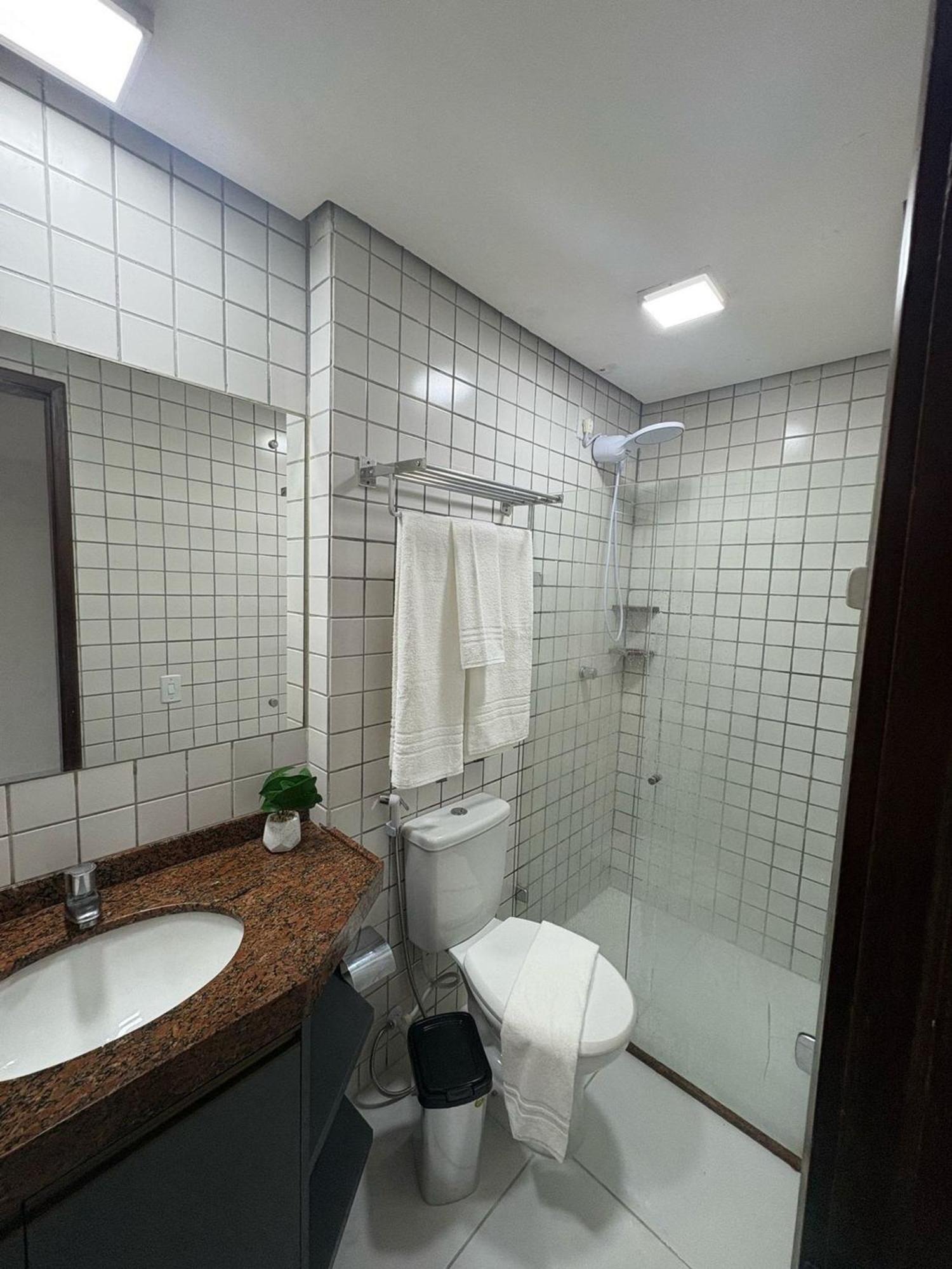 Na Do Meio | Piscina E Garagem | Proximo Ao Centro * Natal