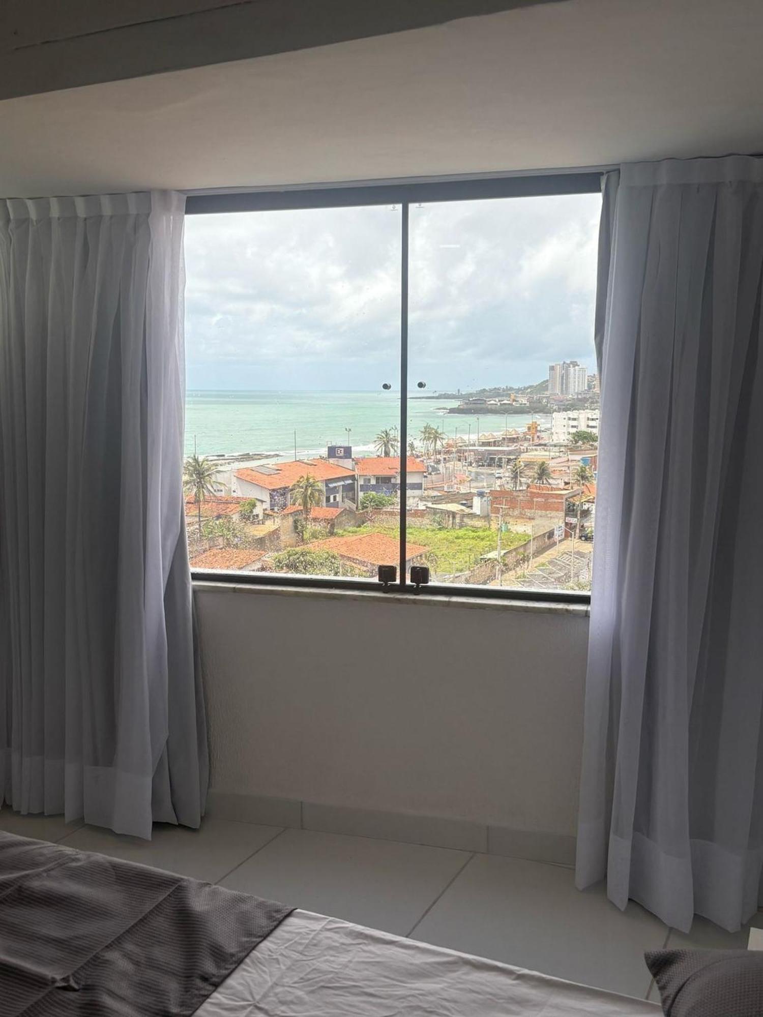 Na Do Meio | Piscina E Garagem | Proximo Ao Centro *