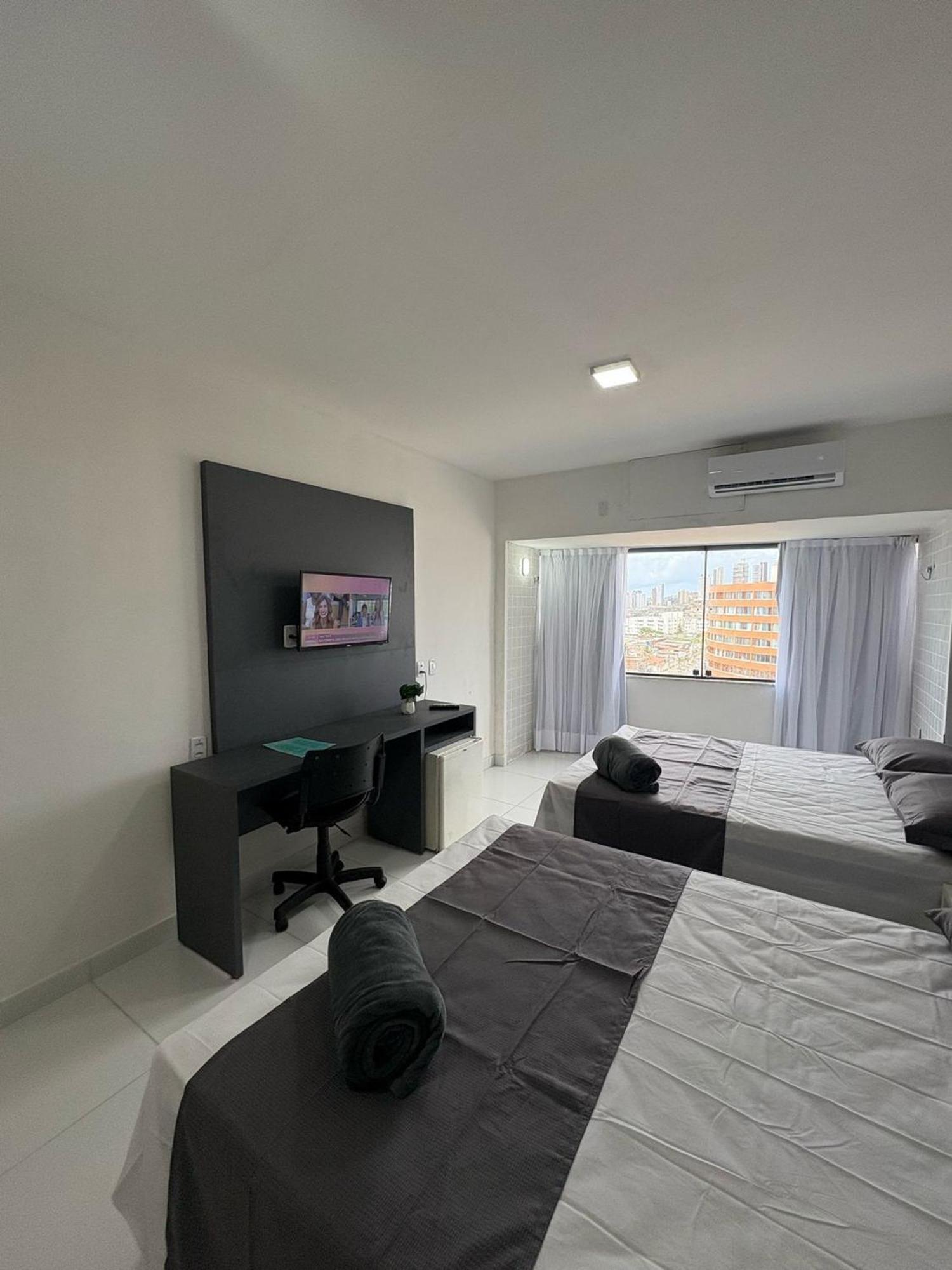 Na Do Meio | Piscina E Garagem | Proximo Ao Centro * Natal