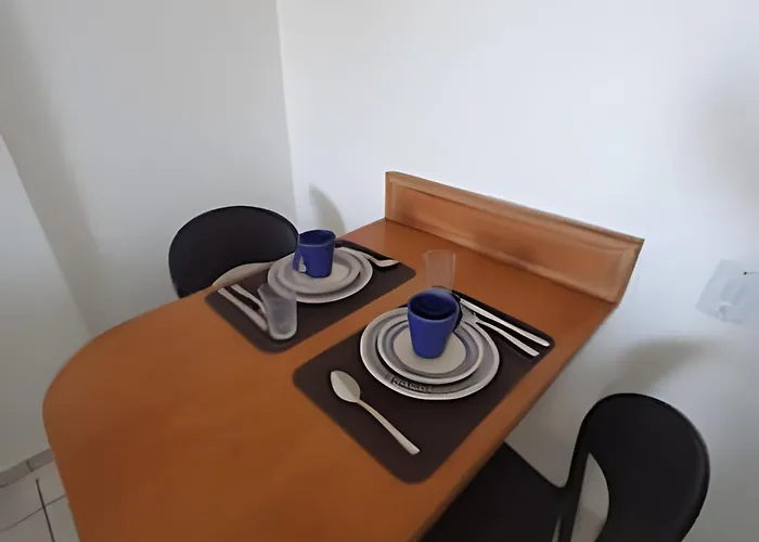 Apartamento Na Praia Do Meio | Piscina E Garagem | Proximo Ao Centro